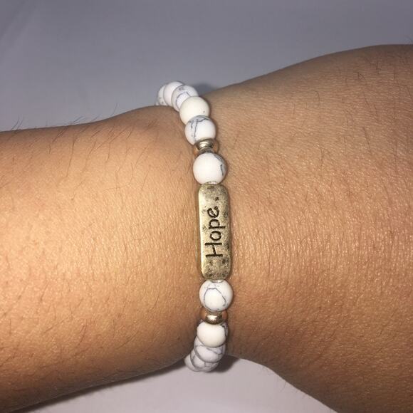 Etched "Hope" Inspirational Beaded Bracelet Stretch - White - Picture 8 of 8